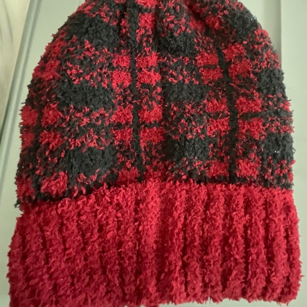 NWOT Acrylic/poly chenille red and black plaid cuffed hat/ beanie